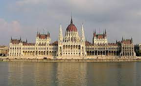 The visitor centre was established to present the treasures of the house of parliament in a fitting environment. Zdanie Vengerskogo Parlamenta Vikipediya