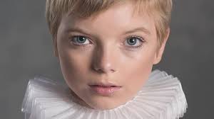 Lilly Douglas's Instagram, Twitter & Facebook