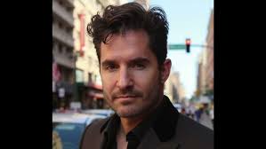 Innovative Entrepreneur Launches 3-wheel On-Road EV Scooter Focusing