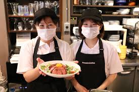 大宮駅はエキュート側とdila側に分かれていますが、ティンバーハウスはエキュート側にあります。 月代わりランチは 1,000円 の数量限定。 そのほか唐揚げ定食 1,000円 や白身魚のみぞれおろし煮定食 1,290円 などがあります。 ãƒ©ãƒ³ãƒé™å®šæ—¥æ›¿ã‚ã‚Šã‚·ã‚§ãƒ• Clock Kitchen In Seagull ã‚¯ãƒ­ãƒƒã‚¯ã‚­ãƒƒãƒãƒ³ ã‚¤ãƒ³ ã‚·ãƒ¼ã‚¬ãƒ« æ‰‹ä½œã‚Šå®¶åº­æ–™ç† Mamasta Kitchen ãƒžãƒžã‚¹ã‚¿ ã‚­ãƒƒãƒãƒ³ å'Œé¢¨ æ´‹é¢¨ ä¸­è¯ãªã© è‚‰å¤šã‚ãªã‚«ãƒ•ã‚§ãƒ©ãƒ³ãƒæä¾› ã‚·ã‚§ã‚¢ã‚­ãƒƒãƒãƒ³ Clock Kitchen ã‚¯ãƒ­ãƒƒã‚¯ã‚­ãƒƒãƒãƒ³