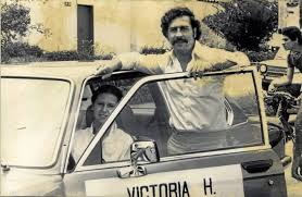Una delegación presidida por el sacerdote rafael garcía herreros, que actúo como mediador, fue a recogerlo hasta el oriente antioqueño. Pablo Escobar Sigue Vivo 25 Anos Despues De Su Muerte Internacional
