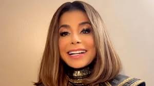 Paula Abdul's 'drastic' new look may have cost $220k, says expert