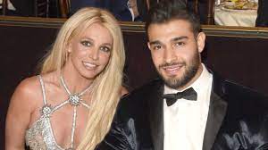 December 24, 2020 12:08 am. Britney Spears And Boyfriend Sam Asghari Enjoy Beach Day With Masks Entertainment Tonight