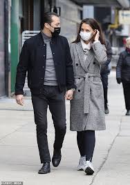 Keep scrolling to see four katie holmes denim looks we plan on copying immediately. Katie Holmes Looks Smitten With Boyfriend Emilio Vitolo Jr As The Couple Hold Hands Readsector Female