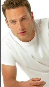 Aww young andrew lincoln😅