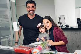 Agar faz suspense, mas aceita a proposta de sarai para se deitar com abrão e lhe darem um herdeiro. Ex Rouge Li Martins Faz Almoco Especial De Dia Dos Pais Ofuxico
