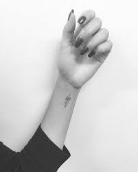 32 erstaunlich handgelenk tattoo ideen. Unalome Tattoo Klein Handgelenk Frau Unalome Tattoo Tattoo Handgelenk Frau Tattoo Unterarm Frau Innenseite