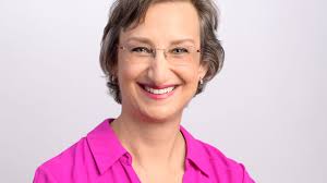 Lisa Flynn's Instagram, Twitter & Facebook