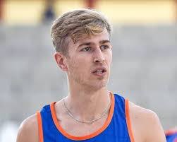 Julia Conde's Instagram, Twitter & Facebook