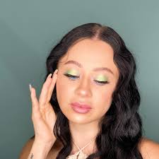 Hey mor ! 💚 Tenemos paquetes para la NSTM.. #carnaval #makeupartist  #artisticmakeup #bolivia #makeupideas #bolivia🇧🇴 #makeuptutorial