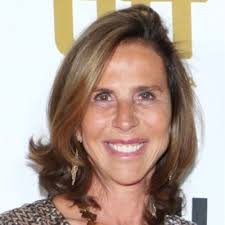 J'ai eu l'immense privilège de remettre les insignes de commandeur des arts  et lettres à Mario Vargas Llosa à New York en 2008 lorsque j'étais  conseillère culturelle.