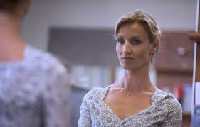 Alexandra lamy s'est fait connaître grâce à son rôle culte dans un gars, une fille. Confidences Alexandra Lamy Evoque Son Couple Avec Jean Dujardin Vsd