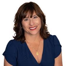 Leslie Flick's Instagram, Twitter & Facebook