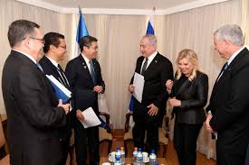 זוהי אפליקציה טפט חי אשר מציגה דגל מתנופף על מסך הבית שלך. Lidiibwyzbspim