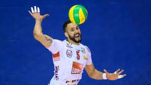 Eso sí, pese a sus 1,92 metros, cuando había que. Volley Juantorena Guevara Trump E Lo