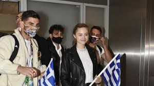 Η στεφανία λυμπερακάκη (stefania liberakakis, ουτρέχτη, 17 δεκεμβρίου 2002), καλλιτεχνικά γνωστή ως stefania, είναι ελληνίδα τραγουδίστρια, ηθοποιός, ηθοποιός φωνής και youtuber που ζει και δραστηριοποιείται στην ολλανδία. 0wilppd7cthcnm