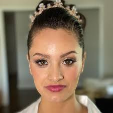 I had the pleasure of touching this beautiful face today!! She was sassy  o💁🏾‍♀️💋When I suggested a red lip unless that was too bold—she didn't  skip a beat & said “Honey—you don't