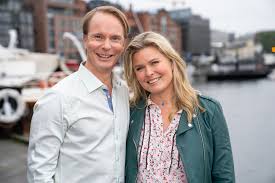 Hun tar fremdeles modelloppdrag, samtidig som hun jobber med egne produkter. Tinn Tv2 Kjendispar Toyer Strikken Pa Vemork