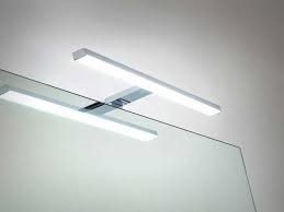 Prova a immaginare una donna che si trucca o un uomo che si rade senza una buona illuminazione dello specchio.o di inciampare nel cesto della biancheria senza una buona plafoniera in bagno. Lampada Specchio Bagno Tutti Piu Belli Con La Luce Giusta