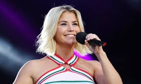 Egli charmed the audience by only performing german schlager songs. Alles Uber Die Sangerin Beatrice Egli Stadlpost At