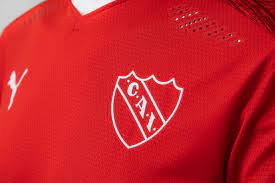Independiente de avellaneda, que el último fin de semana salió de los puestos de ascenso en la el independiente de avellaneda igualó sin goles en su visita a unión en santa fe y podrá perder su. Las Nuevas Camisetas De Independiente De Avellaneda Todas Las Noticias De Independiente Infiernorojo Com