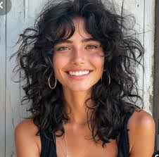 Hi everyone, I am new to Portsmouth and looking for a stylist who knows how  to cut curly hair. I have 3a/3b type curls and would like to find a stylist  experienced