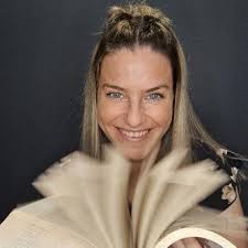 Diamond City: 1 : Cole, Astrid: Amazon.com.au: Books