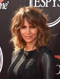 Coupe De Cheveux Degrade Mi Longs Fins Longueur Jusqu Aux Epaules Shoulder Length Layered Hair Hair Styles Layered Hair