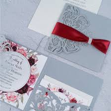 Il peut également faire référence au thème de votre mariage pour que vos invités aient un petit avant. Faire Part Mariage Cisele Pocketfold Dentelee Sweet Paper