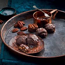 Baluchons Aux Pommes Sauce Au Sucre A La Creme Coup De Pouce Pecan Treats Allergy Friendly Desserts Chocolate Chili