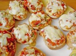 Baguettscheiben Mit Tomaten Mozzarella Uberbacken Von Luda4ka Chefkoch Tomate Mozzarella Rezepte Mozzarella
