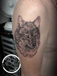 Voir plus d'idées sur le thème loup mandala, tatouage loup, loup. Tatouage Tete Loup Realiste Bras Homme Addict Ink Tattoo