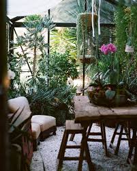 Plantes Vertes Dans Le Jardin D Hiver A La Maison Idee Geniale Jardin D Hiver Jardin Interieur Jardin Comestible