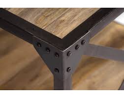 Cette table basse inspiration indus' en acacia et métal composée de 2 tiroirs en métal et 1 niche participe à merveille au style industriel de votre intérieur. Table Basse Bois Massif Et Metal Industrielle Atelier Miliboo