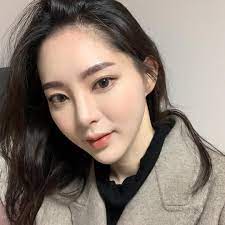 27세의 나이를 공개하였는데 나이 보다 어려보이는 동안 외모로 매력. ëŸ¬ë¸Œìºì²˜2 ì†¡ì„¸ë¼ ë‚˜ì´ ì¸ìŠ¤íƒ€ ì§ì—… ê³¼ê±° ì€í–‰ í•™ë ¥ ëª¸ë§¤ íŒ¨ì…˜