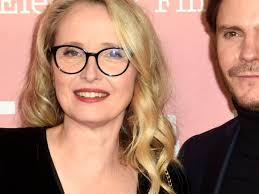 Schon in ihrer erfolgskomödie 2 tage paris ging es 2007 um die kleinen und großen probleme der liebe. Interview Filmstar Julie Delpy Als Kind Sah Ich Ein Kind Sterben Svz De
