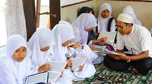 Adalah rasulullah saw jika telah masuk sepuluh hari terakhir bulan ramadhan, beliau mengencangkan kainnya, menghidupkan malamnya, dan membangunkan keluarganya. (hr. Lima Amalan Penting 10 Hari Terakhir Ramadhan