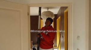 Dans votre professionnel qui cache un client, compte de vis. Prix Au M2 Peinture Interieur Impression Cage D Escalier