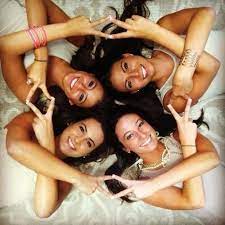 5 Friends Every Mom Needs Friend Photoshoot Friends Photography Best Friend Photography