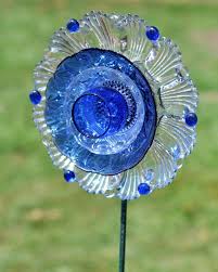 Fused glass flower wall art. Repurposed Glass Garden Flower Wall Or Garden Art Made Of Etsy Idees Jardin Art Des Jardins Decor De Jardin Rustique