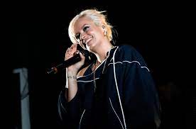 Lily Allen's Vagina Photo: See Her Tweet To Celebrate 'No Shame' Album  Billboard 