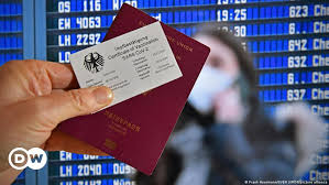W środę ke przedstawiła projekt cyfrowego zielonego certyfikatu, który miałby ułatwić podróżowanie obywatelom na terenie unii europejskiej. Europa Dyskutuje O Paszportach Szczepionkowych I Dyskryminacji Niemcy Biezaca Polityka Niemiecka Wiadomosci Dw Po Polsku Dw 29 04 2021