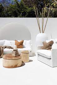 Maybe you would like to learn more about one of these? Santorini Hamptons Style Byron Bay House Loving This Australian Outdoor Entertaining Area Styled With Lots Of Uniqwa Col Cheap Home Decor Home Decor Decor
