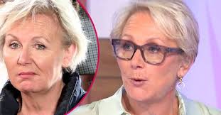 Christmas 1987 Coronation Street. When Hilda Ogden bids farewell to go and  work as a housekeeper for a Doctor. Wish me well as you wave me goodbye..