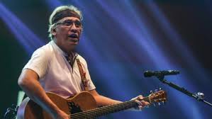 Maybe you would like to learn more about one of these? Chord Bongkar Iwan Fals Kunci Gitar Paling Mudah Dan Enak Di Mainkan Swara Riau Bridge The World