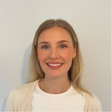 Yesterday I handed in my last ever university assignment! 🤩 After leaving  college 5 years ago it feels like I dragged University out for a long time,  but I can confidently say