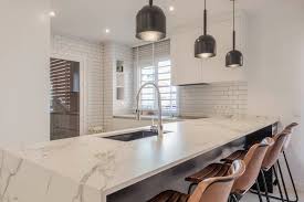 Mientras siematic apuesta por la elegancia del blanco. Cocina Blanca Con Dekton Aura Almi