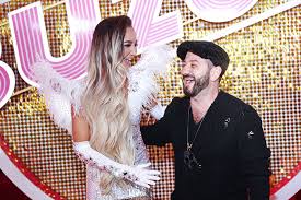 О́льга и́горевна бу́зова — российская телеведущая, певица, актриса театра, кино и дубляжа, дизайнер. Den Rozhdeniya Olgi Buzovoj Kadry Gostej I Podarkov