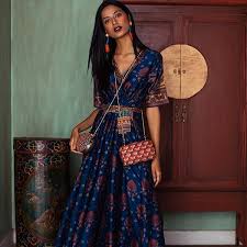 For everyday use, simple, minimalistic prints or block prints are an ideal choice. 41 Latest Kurti Designs Catalogue To Check Out In 2020 Meesho