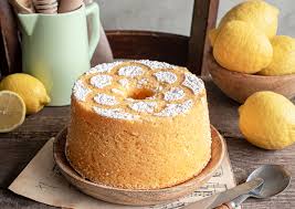Chiffon cake al limone con succo e buccia,una torta soffice leggera profumata senza burro ideale per la colazione o la merenda,rimane soffice per più giorni. Chiffon Cake A Base Di Farina Di Cocco E Limone Ortoqui